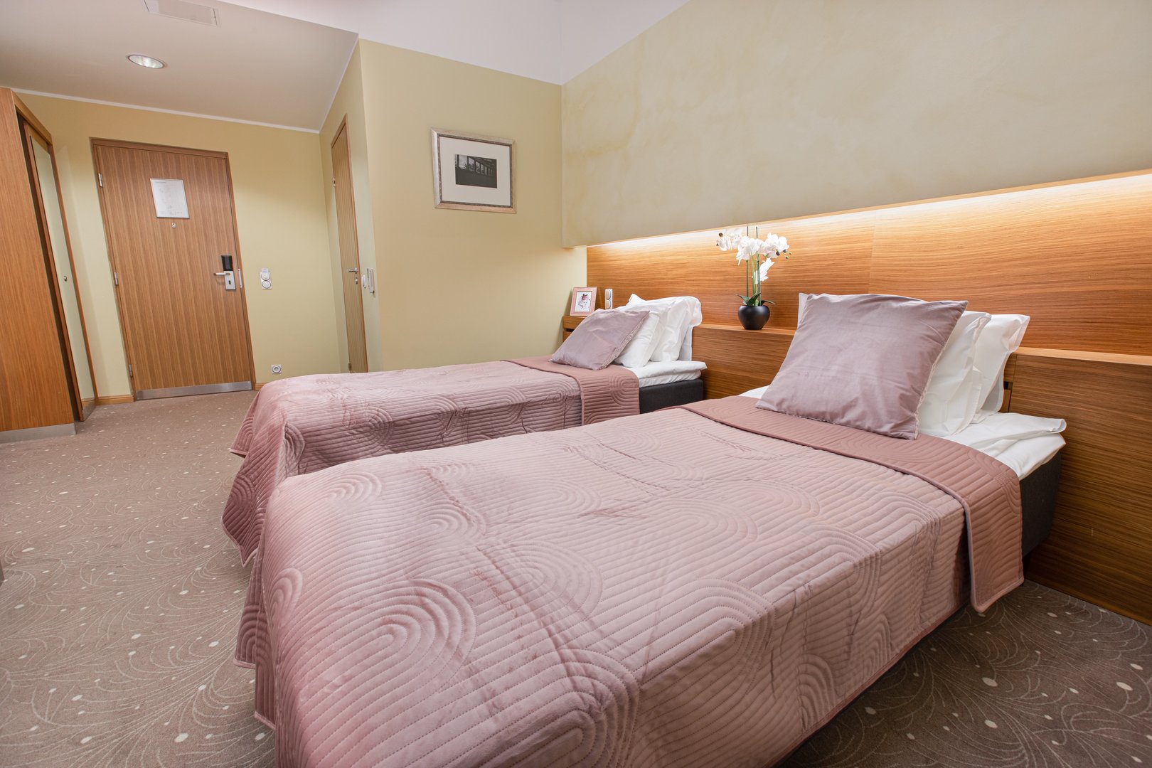 uncategorized photo for apartment property-bern-twin-214