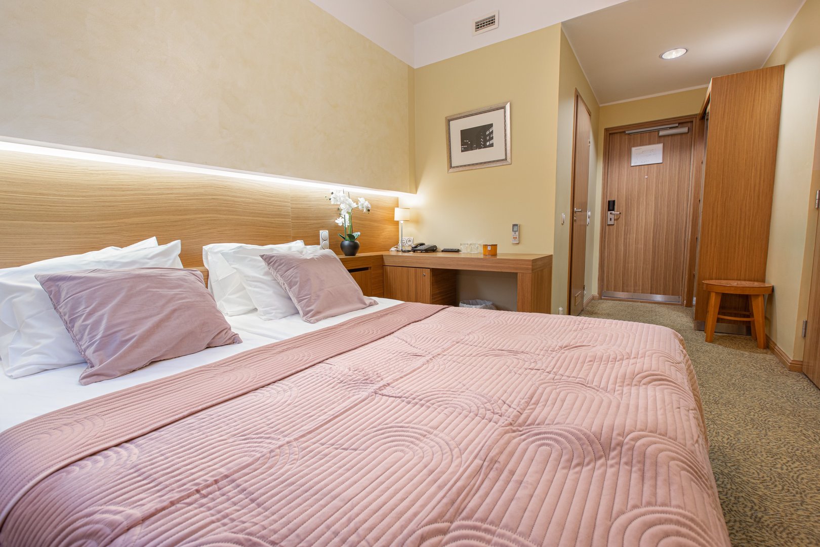 uncategorized photo for apartment property-bern-twin-214